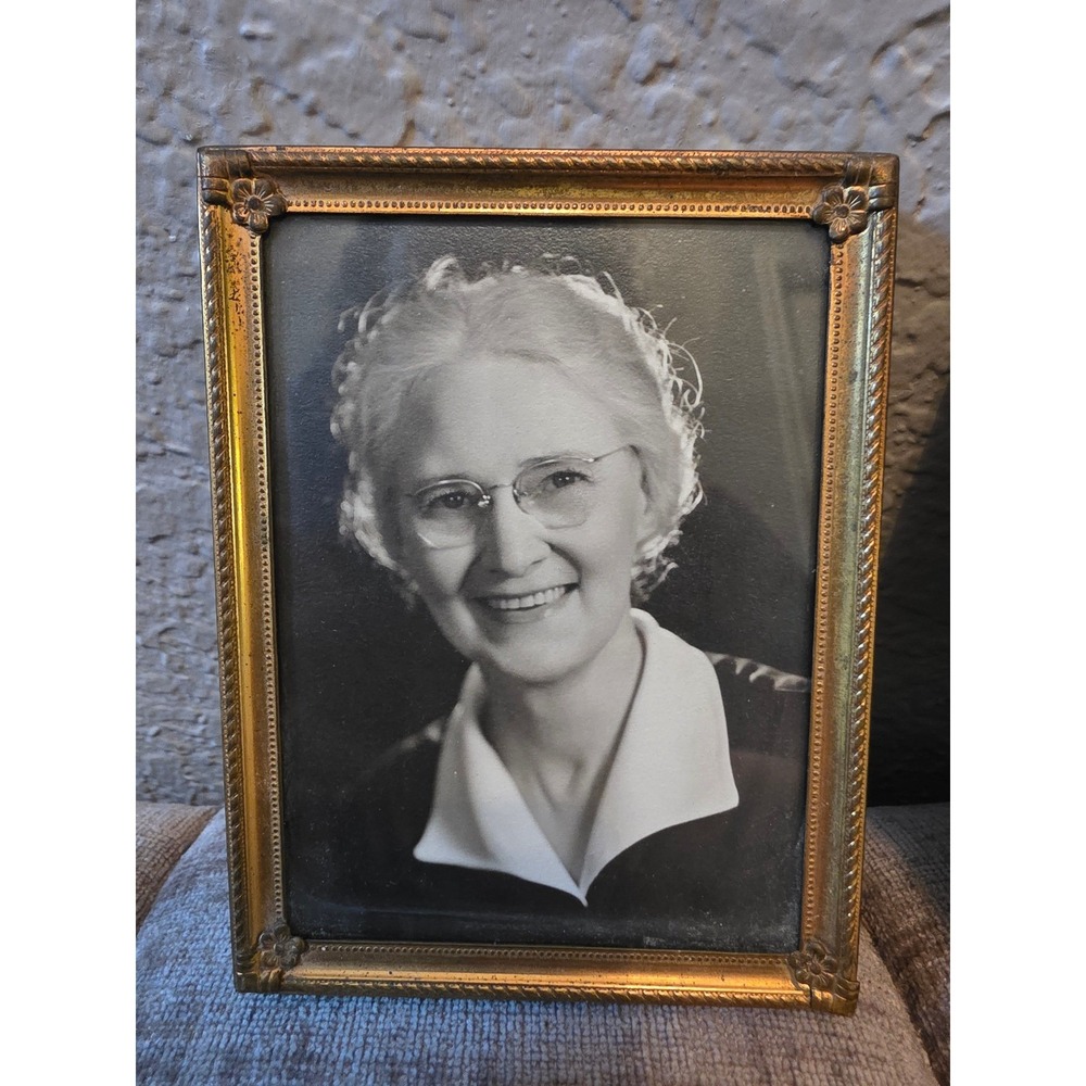 Vintage 1940s Black White Portrait Photos Gold Ornate Floral Metal Frames Set 2 - Picture 6 of 7